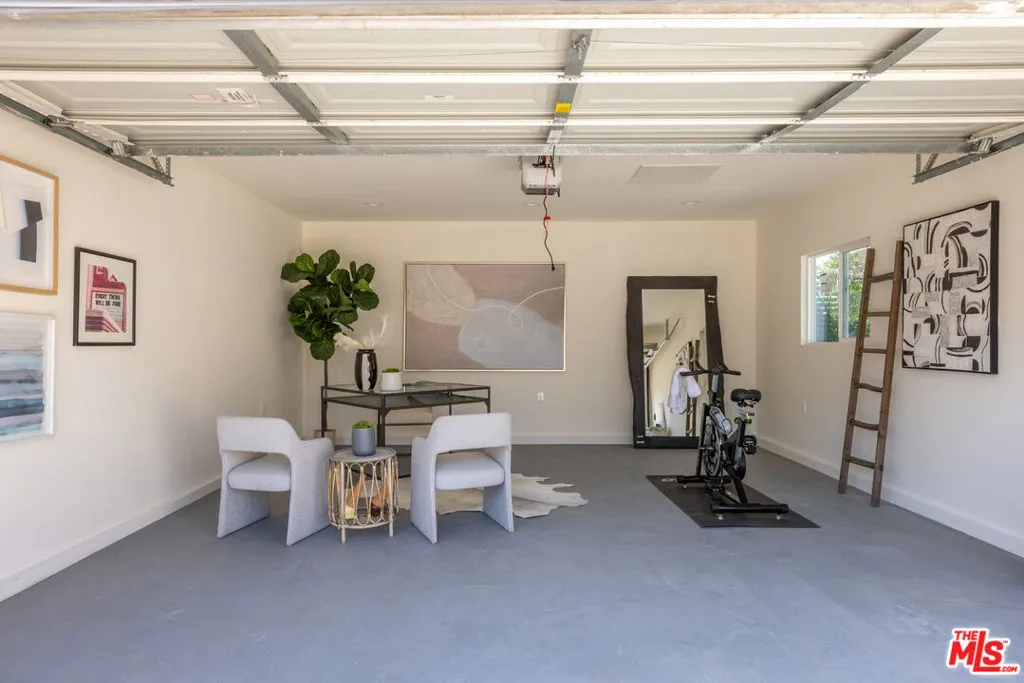 3827 S Victoria Avenue, View Park, California 90008 home-pic-4